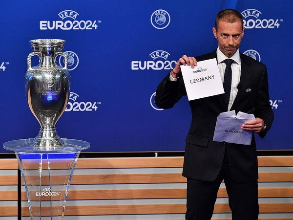 Vào lúc 20h30 ngày 27/9/2018, Chủ tịch Liên đoàn bóng đá châu Âu Ceferin đã công bố Đức đã giành quyền đăng cai EURO 2024 (Nguồn: DFB.de)