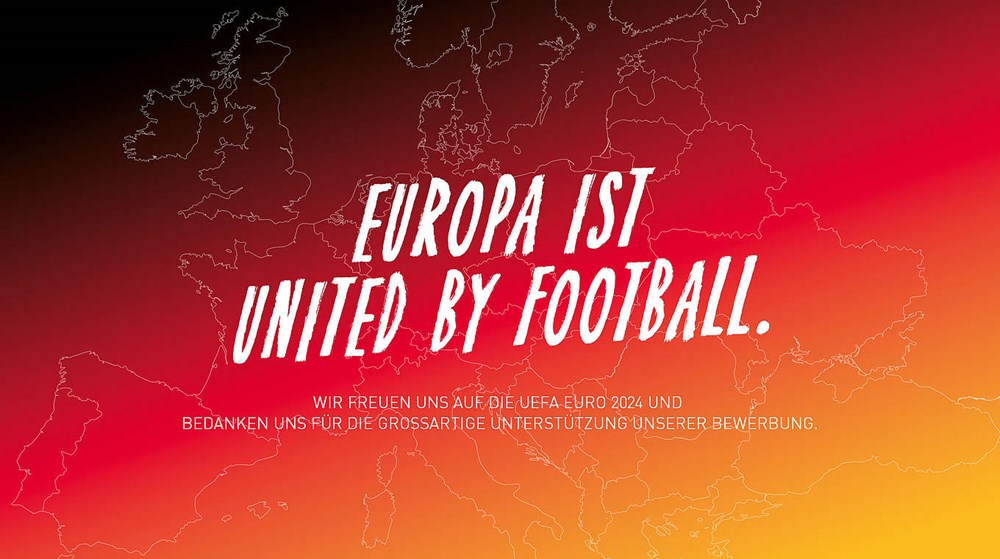 Trên website của DFB chạy clip với đề tựa: Ngôn ngữ bóng đá là tổng quát nhưng chúng tôi vẫn muốn gửi lời cảm ơn bằng tất cả các thứ tiếng vì việc lựa chọn hôm nay 