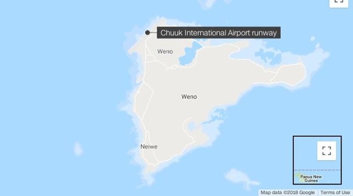 Đồ họa về hòn đảo Weno và đường băng sân bay quốc tế Chuuk.