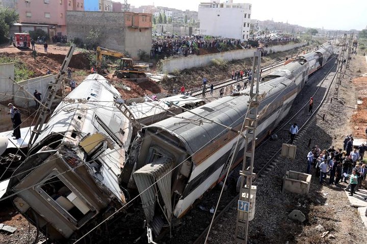 Hiện trường vụ tàu hỏa trật bánh tại Ma Rốc làm 87 người thương vong