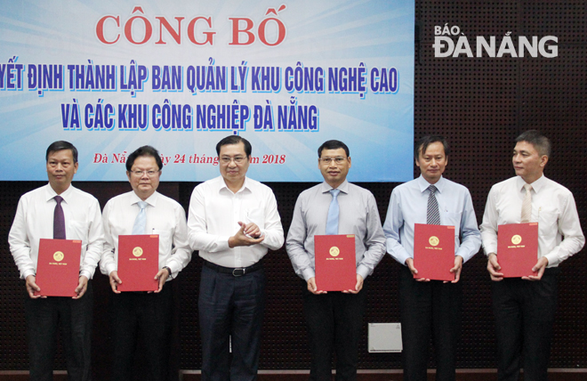 Công bố quyết định thành lập BQL Khu công nghệ cao và các khu công nghiệp Đà Nẵng