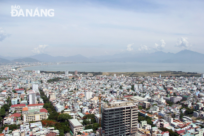 Vệt đô thị phía bắc thành phố với vịnh Đà Nẵng thiếu cơ sở hạ tầng để phát triển du lịch.