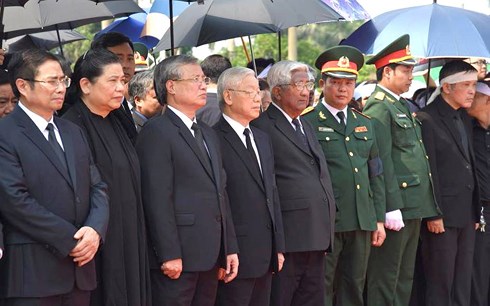 Tổng Bí thư Nguyễn Phú Trọng và các vị lãnh đạo Đảng, Nhà nước và nguyên lãnh đạo Đảng, Nhà nước dự lễ an táng đồng chí Đỗ Mười