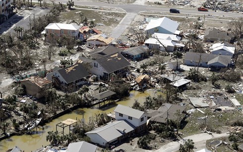 Bão Michael tràn vào các thị trấn duyên hải của bang Florida.