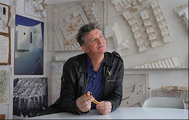 Kiến trúc sư Peter Barber tại xưởng thiết kế Kings Cross của ông.