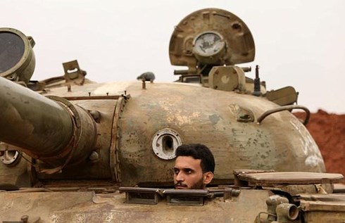 Một chiến binh của lực lượng nổi dậy ở Idlib, Syria. Ảnh: AFP.