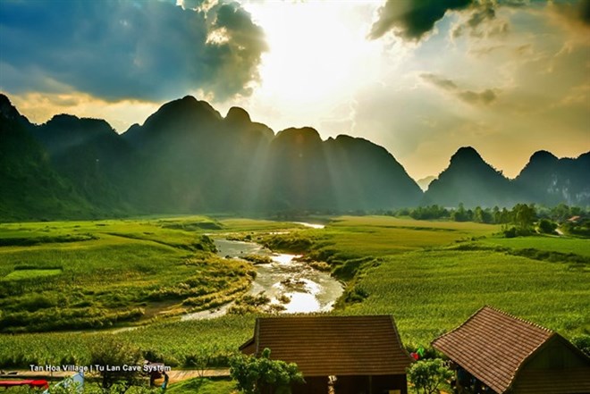 In blockbuster Kong: Skull Island, the filmmaker chose many natural landscapes in Vietnam including Trang An and Ha Long Bay - a UNESCO World Natural Heritage site - for some scenes. (Photo: news.zing.vn)