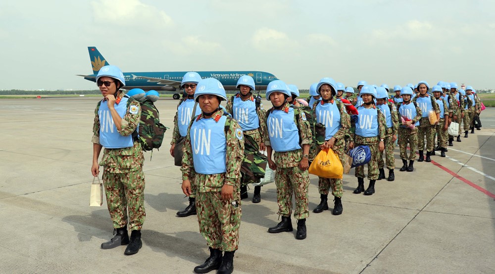 Sáng 15/10/2018, lễ tiễn đội 2 của Bệnh viện Dã chiến cấp 2 số 1 lên đường sang nhận nhiệm vụ tại Nam Sudan đã diễn ra ở sân bay Tân Sơn Nhất (Thành phố Hồ Chí Minh). (Ảnh: Xuân Khu/TTXVN)