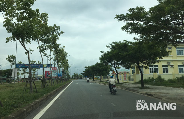 Tuyến đường Nguyễn Tất Thành nối dài được mở ra tạo thuận lợi trong việc đi lại của người dân.
