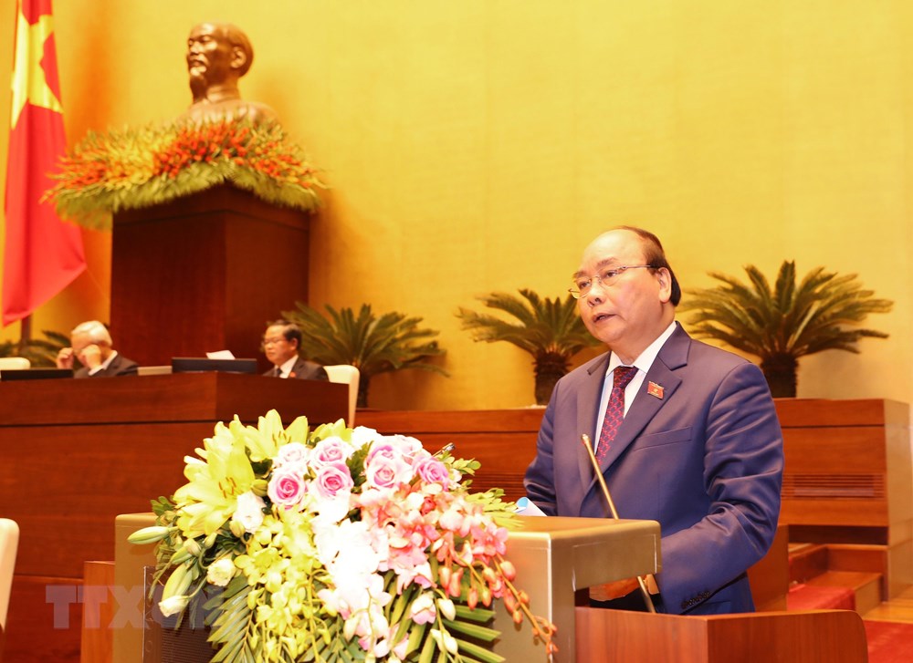 Thủ tướng Chính phủ Nguyễn Xuân Phúc trình bày Báo cáo về tình hình kinh tế - xã hội năm 2018 và kế hoạch phát triển kinh tế - xã hội năm 2019. (Ảnh: Thống Nhất/TTXVN)