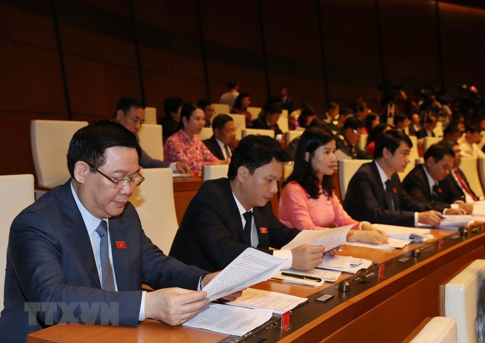 Phó Thủ tướng Vương Đình Huệ và các đại biểu tại Phiên khai mạc Kỳ họp thứ sáu, Quốc hội khóa XIV.(Ảnh: Thống Nhất/TTXVN)