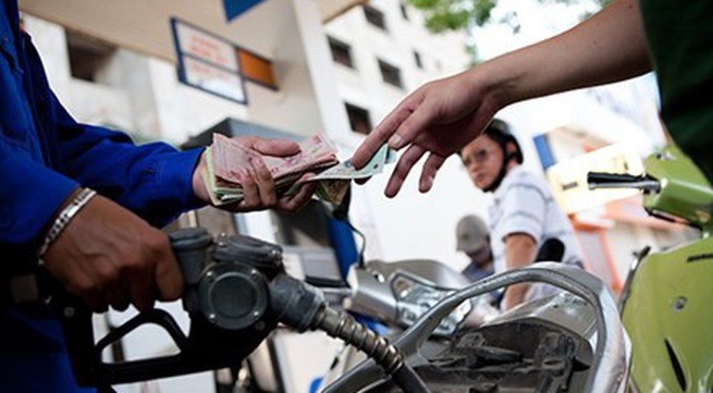 Petrol prices have fallen following a series of hikes. — Photo news.zing.vn 