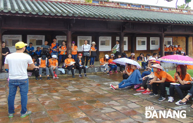 Students from the Faculty of Tourism at the Duy Tan University joining in a WBL  event