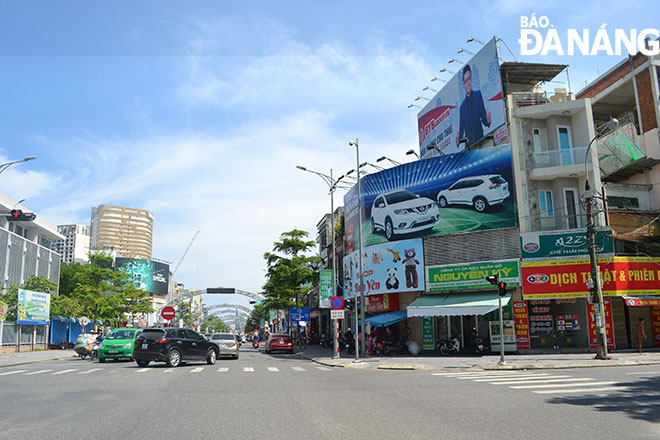 Phố chuyên doanh thời trang đường Lê Duẩn hoạt động hiệu quả, đóng góp tích cực vào tăng trưởng nguồn thu của quận Hải Châu. 