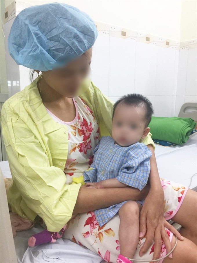 A five-month-old baby with congenital heart disease recovers after undergoing heart surgery at the Hoan My-Da Nang Hospital. — VNS Photo Hoang Oanh 