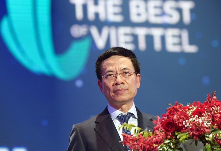 Sau đó khoảng 4 năm, ông Nguyễn Mạnh Hùng được bổ nhiệm giữ chức Tổng giám đốc Viettel thay ông Hoàng Anh Xuân. (Ảnh: Đầu tư Online)