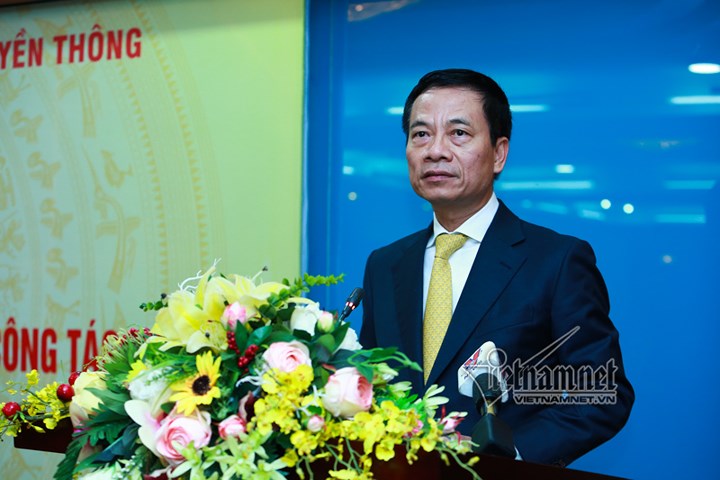 Tháng 7/2018, Bộ Chính trị đã chỉ định ông Nguyễn Mạnh Hùng giữ chức Bí thư Ban Cán sự Đảng Bộ Thông tin và Truyền thông nhiệm kỳ 2016 - 2021, thay ông Trương Minh Tuấn bị kỷ luật thôi chức vụ này. (Ảnh: Vietnamnet)