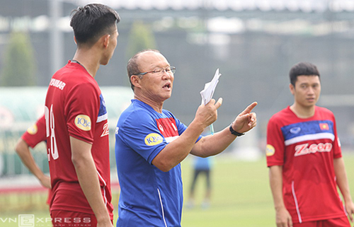 HLV Park Hang-seo đang xoay tua thử nghiệm đội hình, nhằm tìm ra 23 người xuất sắc cho AFF Cup 2018.