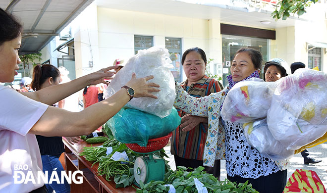 The used nylon bags, collected from families are swapped for vegetables and lovely environmentally friendly items.   