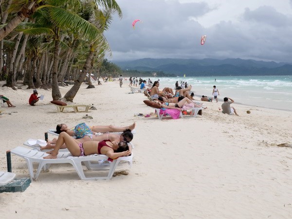 Tourists in Boracay (Source: AFP)