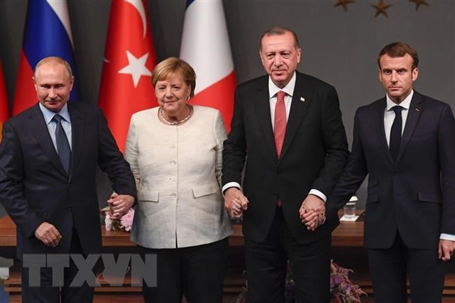 (Từ trái) Tổng thống Nga Vladimir Putin, Thủ tướng Đức Angela Merkel, Tổng thống Thổ Nhĩ Kỳ Recep Tayyip Erdogan và Tổng thống Pháp Emmanuel Macron tại cuộc họp báo chung ở Istabul. (Nguồn: AFP/TTXVN)