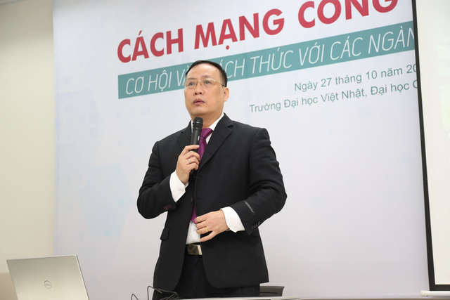 GS.TSKH Nguyễn Đình Đức - ĐH Quốc gia Hà Nội phát biểu tại hội thảo