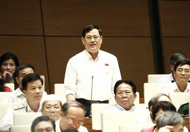 A NA deputy raised questions during the Q&A session on October 30. (Photo: VNA)