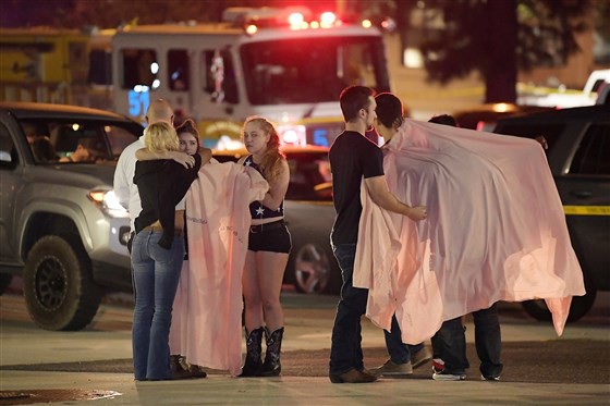Hiện trường vụ xả súng kinh hoàng khiến 12 người chết tại Mỹ