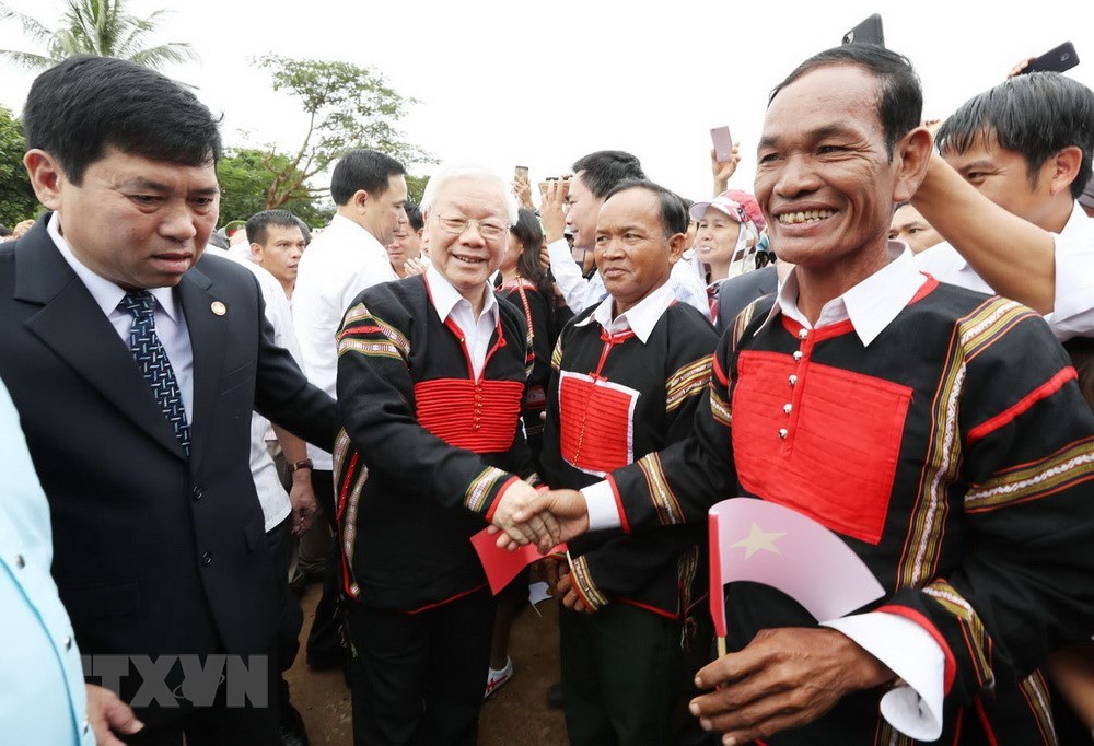Tổng Bí thư, Chủ tịch nước với đồng bào các buôn, thôn ở Đắk Lắk