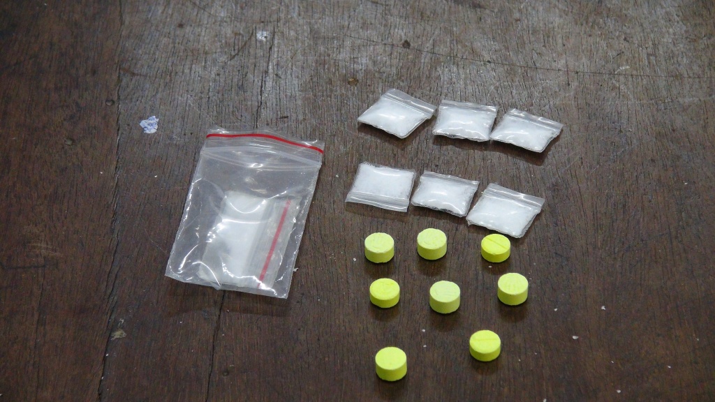 Phát hiện 10 thanh niên sử dụng ma túy