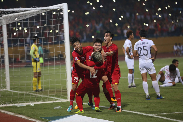 Việt Nam 3-0 Campuchia: Giành ngôi đầu bảng