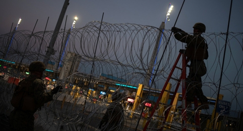 Mỹ mở lại cửa khẩu biên giới với Mexico sau vài giờ đóng cửa