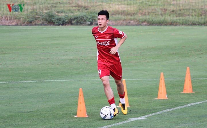 Trước và trong chuyến tập huấn Hàn Quốc, ĐT Việt Nam luyện tập với trái bóng Primero One cũng được sản xuất bởi Grand Sports.
