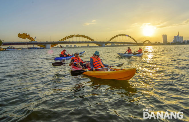 Visitors in a Kayaking tour on the Han River