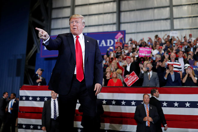 Tổng thống Mỹ Donald Trump tham gia cuộc vận động tranh cử tại bang Florida.  Ảnh: Reuters