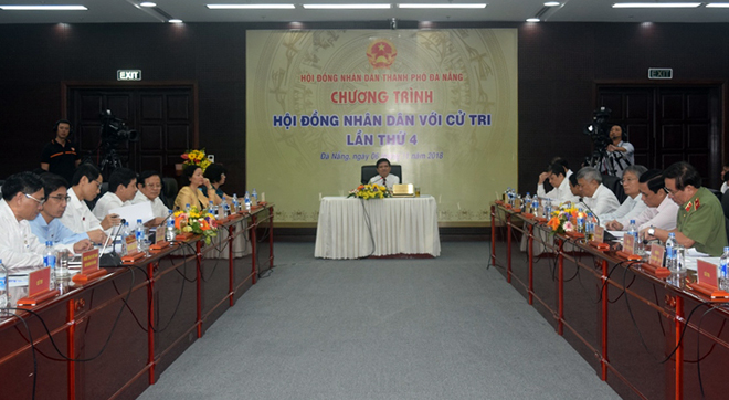 Chủ tịch HĐND thành phố Nguyễn Nho Trung chủ trì điều hành chương trình HĐND với cử tri lần 4