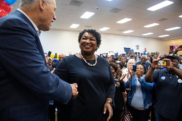   Nếu giành chiến thắng, bà Abrams sẽ là người phụ nữ da màu đầu tiên đắc cử vị trí Thống đốc bang trong lịch sử nước Mỹ.