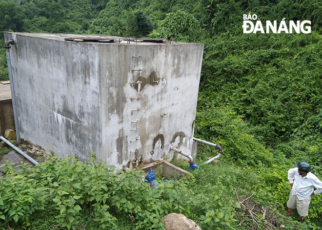 Công trình nước sạch Khe Dâu mới được đầu tư cải tạo với kinh phí 500 triệu đồng nhưng vẫn chưa bảo đảm nước sạch đủ dùng cho người dân thôn Phò Nam, xã Hòa Bắc, huyện Hòa Vang. 