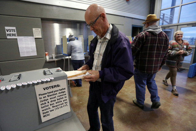 Sự cố với máy bỏ phiếu xảy ra ở ít nhất 12 bang. (Ảnh: Reuters)