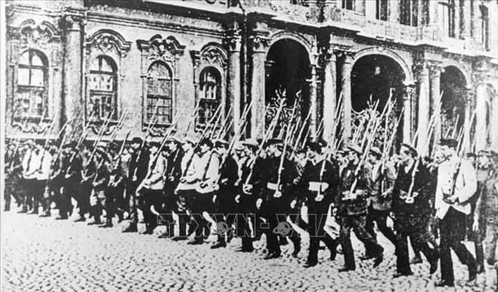 Các đơn vị Hồng quân thời kỳ đầu cách mạng (1917). Ảnh: Tư liệu TTXVN.