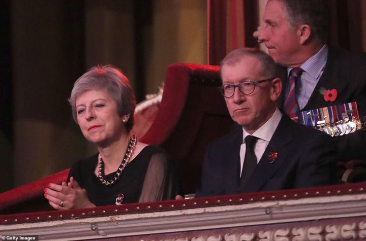 Thủ tướng Anh Theresa May và chồng, ông Philip May tại sự kiện.