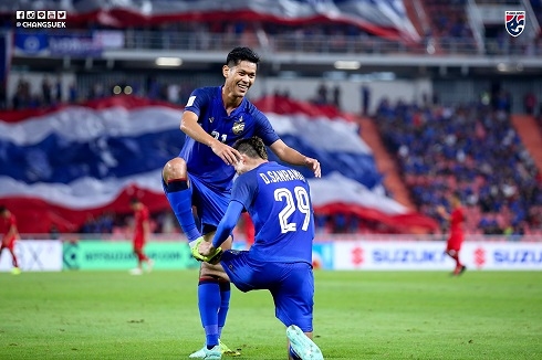 Các cầu thủ Thái Lan ăn mừng chiến thắng. (Ảnh: FAT). 