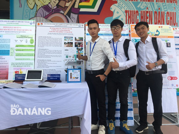  The 3-member strong group introducing their mobile air quality monitoring system at the national scientific research contest for students