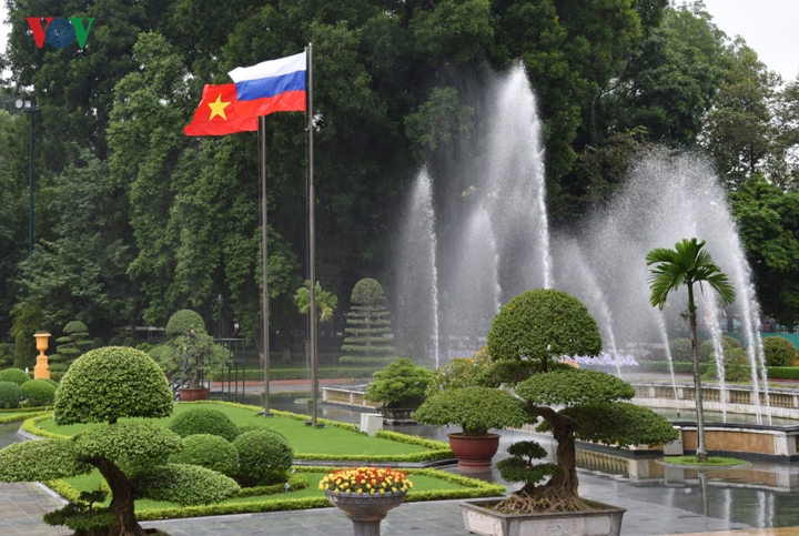 Nhận lời mời của Thủ tướng Chính phủ Nguyễn Xuân Phúc, Thủ tướng Liên bang Nga Dmitry Medvedev thăm chính thức Việt Nam từ ngày 18-19/11/2018.