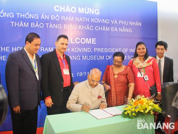 He remarked he was very impressed by the Tra Kieu pedestal and Siva Linga - a masterpiece of Cham Arts. He took the opportunity to thank the Da Nang authorities and leaders of the Cham Sculpture Museum for their warm welcome and their friendliness. 