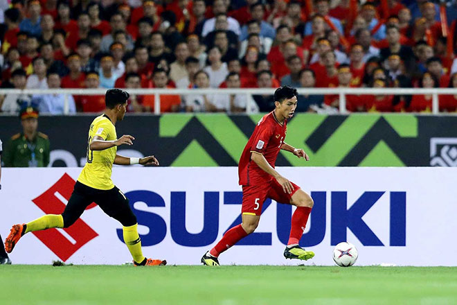 Để giành được kết quả thuận lợi trước Myanmar, những cầu thủ phòng ngự như Văn Hậu (áo đỏ) sẽ đóng vai trò rất quan trọng ở trận đấu tối nay.Ảnh: AFF