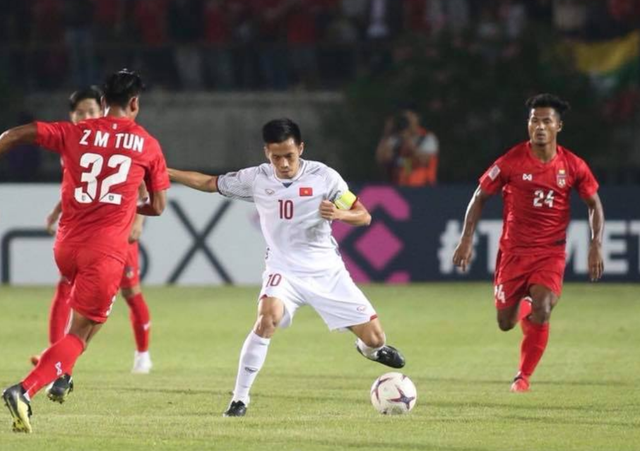 Đội tuyển Việt Nam đang chơi chậm và chắc chắn bên phần sân nhà
