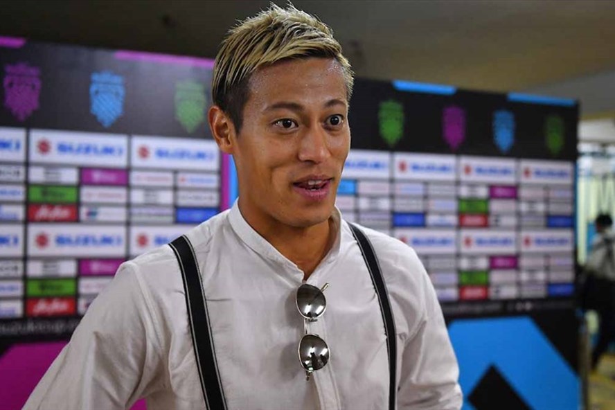 HLV Keisuke Honda của ĐT Campuchia tự tin với việc sẽ đánh bại ĐT Việt Nam ngay trên sân khách để làm món quà dành tặng cho NHM. Ảnh: AFF