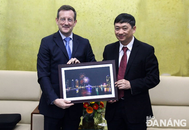 French diplomat Lortholary (left) and Vice Chairman Dung