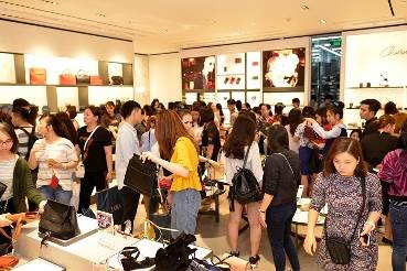 Black Friday hằng năm thu hút hàng triệu lượt khách hàng mua sắm với ưu đãi lớn nhất trong năm.